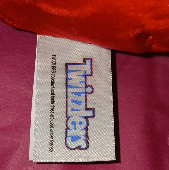 Karina Cat Twizzlers 6" Squishmallow Hershey - Picture 9 of 15